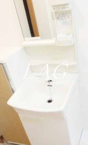 洗面設備　独立洗面台になります。