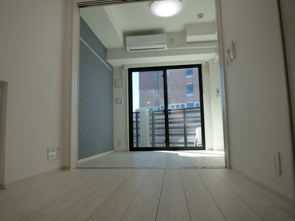 居室・リビング　☆明るい洋室☆