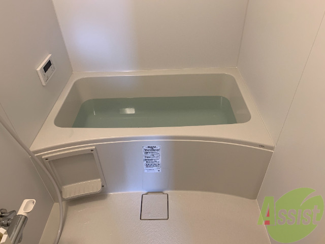 バス・シャワールーム　広いので足を伸ばしてゆっくりと浸かることができるお風呂です。