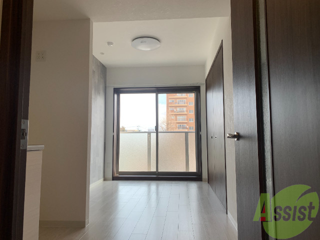 居室・リビング　白を基調とした清潔感のあるリビングはこちらになります。