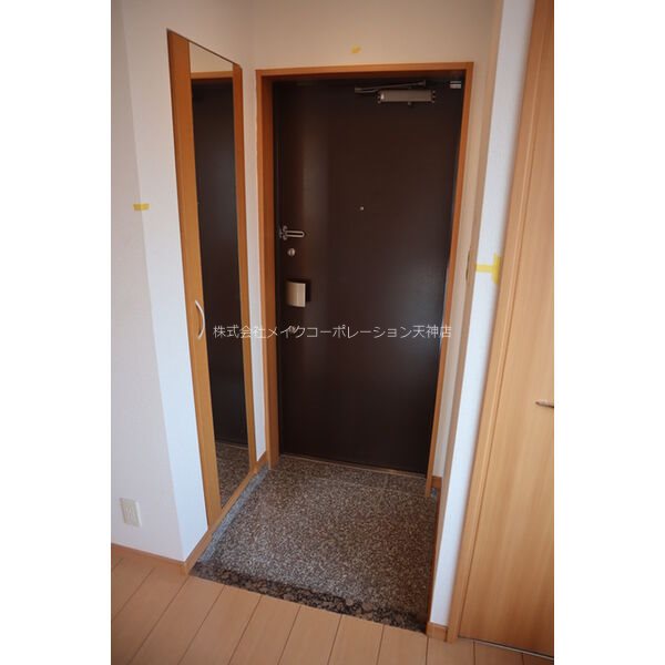 玄関　※入居中の為現状優先