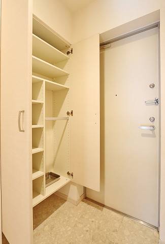 その他設備　靴が多い方でも安心の下駄箱