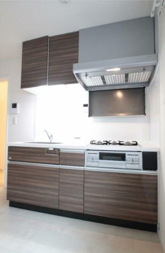 キッチン　グリル付きシステムキッチン。