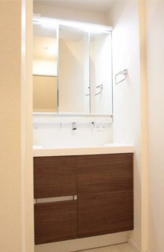 洗面設備　嬉しい独立洗面台付き。