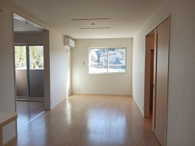 居室・リビング　こちらのリビングで趣味の時間をお楽しみください