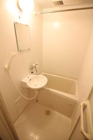 バス・シャワールーム　※同タイプ室内写真