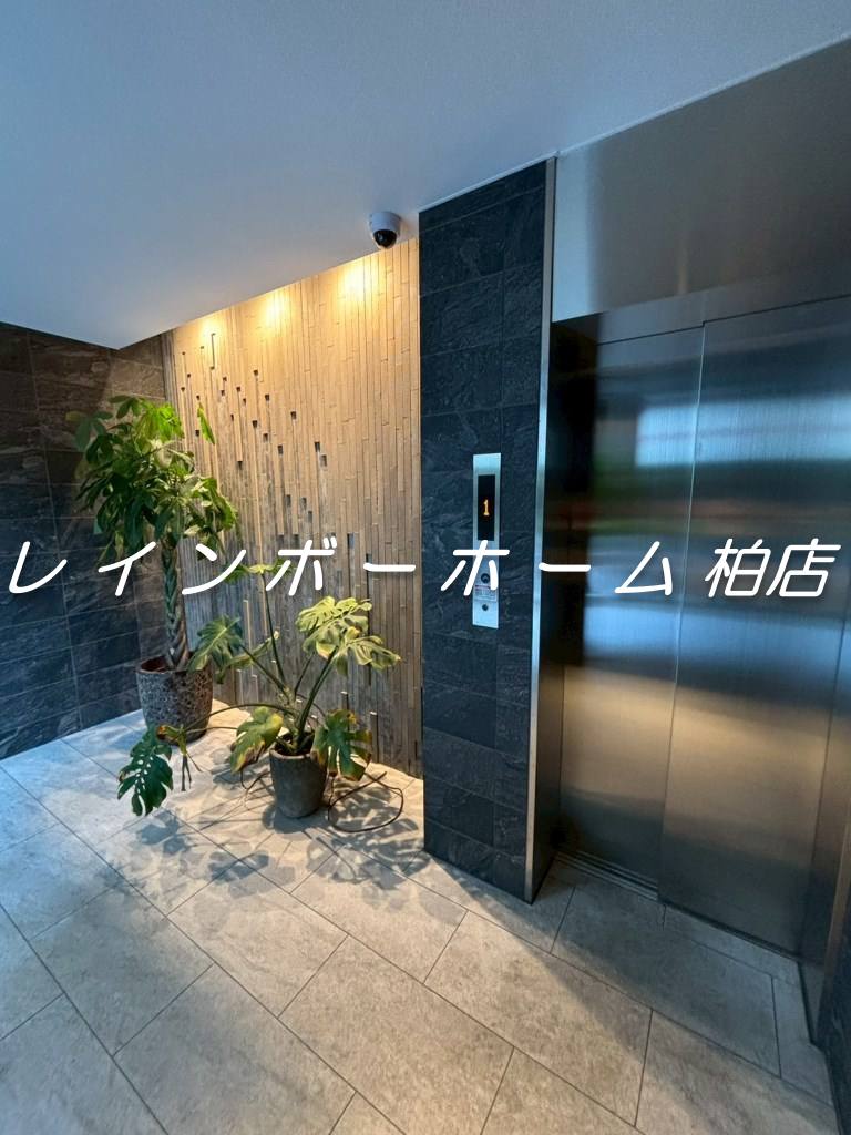 エントランス　落ち着いたエントランスです