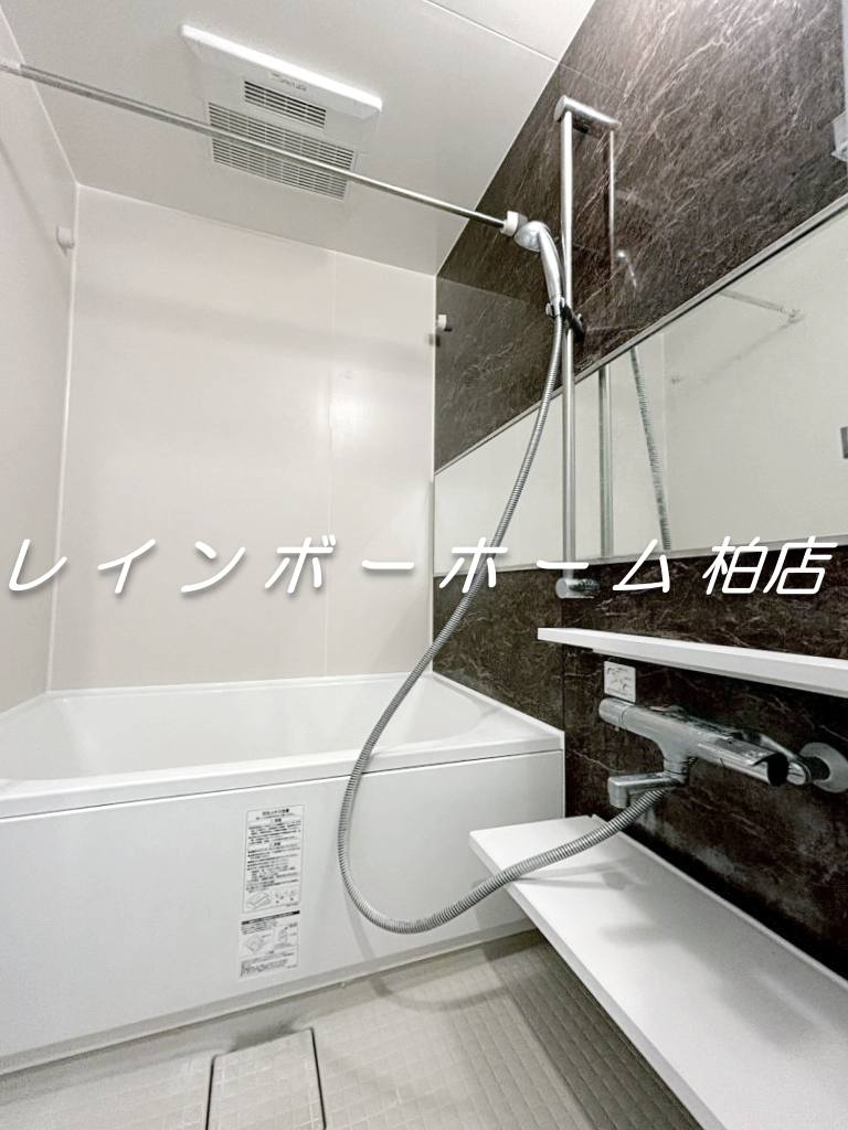 バス・シャワールーム　コンパクトで使いやすいお風呂です