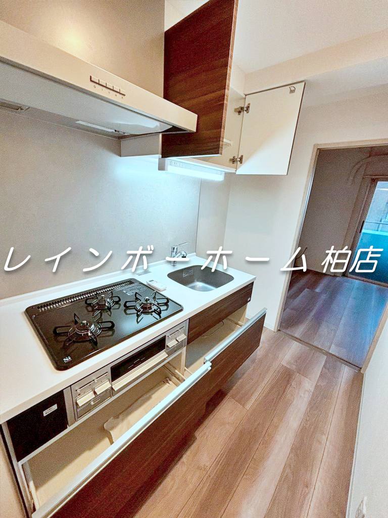 キッチン　コンパクトなキッチンで掃除もラクラク