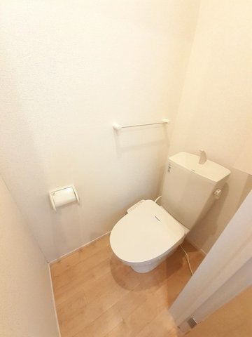 トイレ　清潔感のあるトイレです