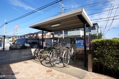 その他　駐輪場（屋根付き）
