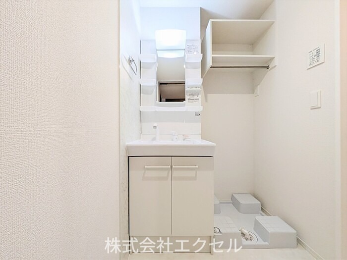 洗面設備　シャワー付き洗面台です。