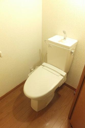 トイレ　温水洗浄便座設置済みのお部屋です。