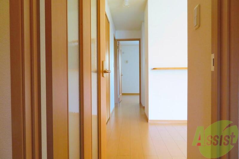 玄関　玄関からは一直線にお部屋が二つありましたー。
