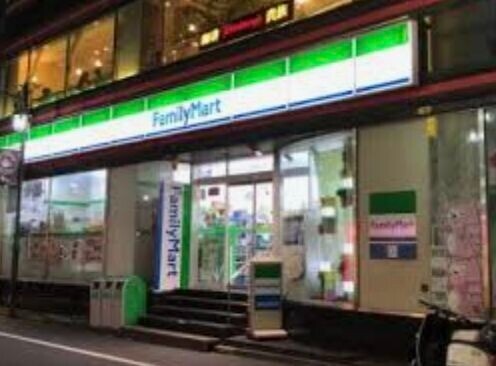 コンビニ　ファミリーマート代々木駅西店（コンビニ）まで188m