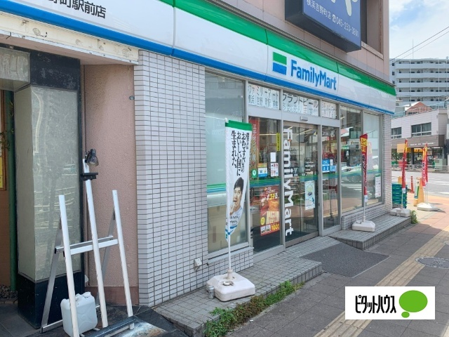 コンビニ　ファミリーマート横浜吉野町駅前店（コンビニ）まで213m