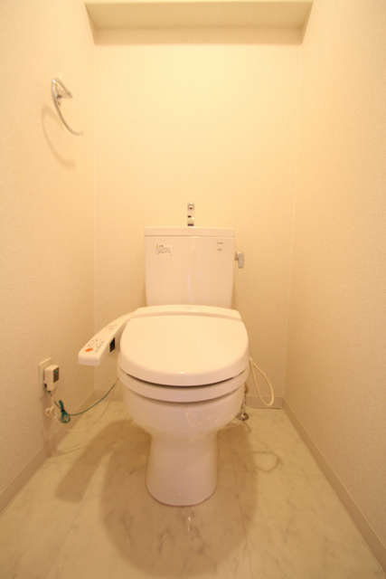 トイレ　※同建物内の同間取りのお写真です。