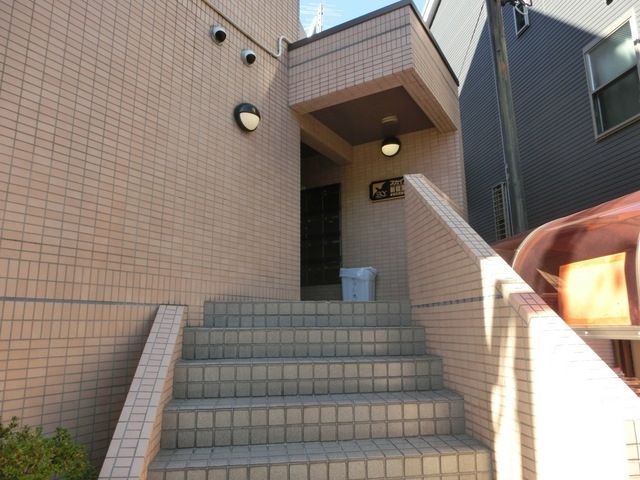 エントランス　オートロック付きのエントランス