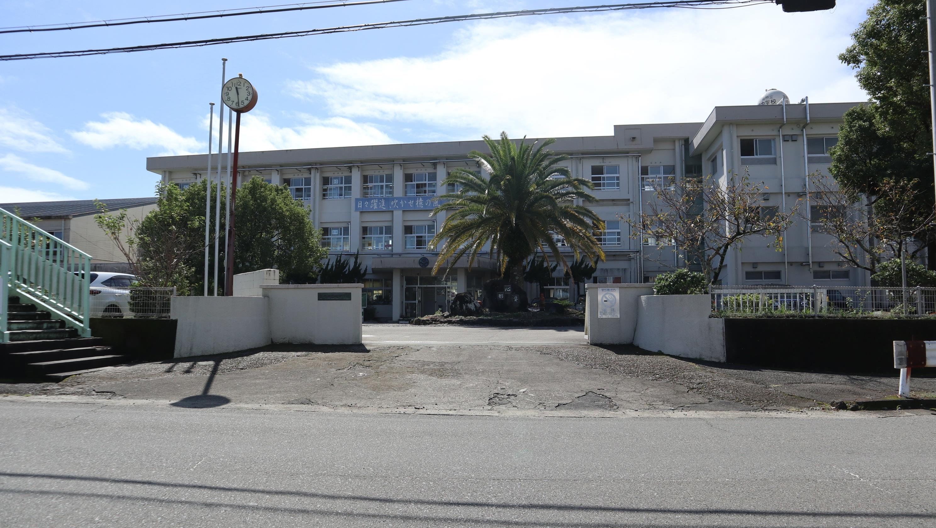 中学校　檍中学校（中学校）まで2000m
