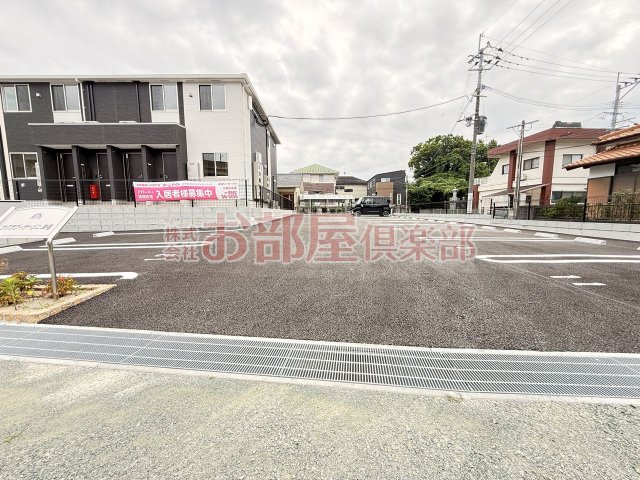 駐車場　駐車場があるので、車を買う予定の方も安心です
