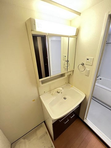 洗面設備　コンパクトで使いやすい洗面所