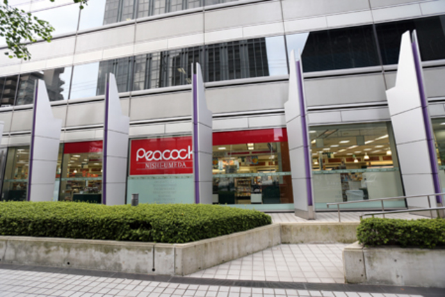 スーパー　ピーコックストア西梅田店（スーパー）まで594m