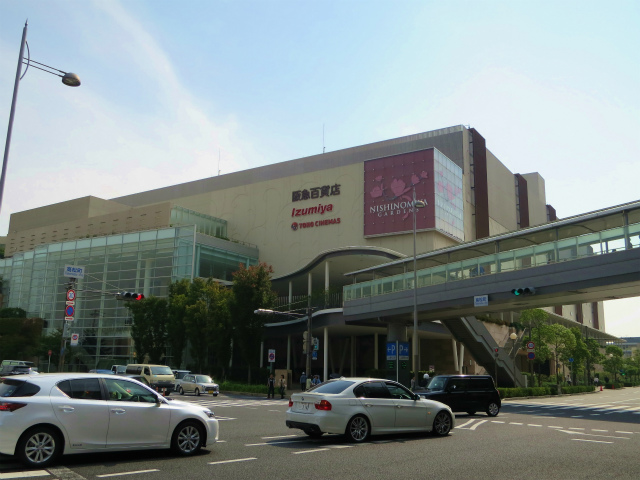 スーパー　イズミヤ 西宮ガーデンズ店（スーパー）まで703m