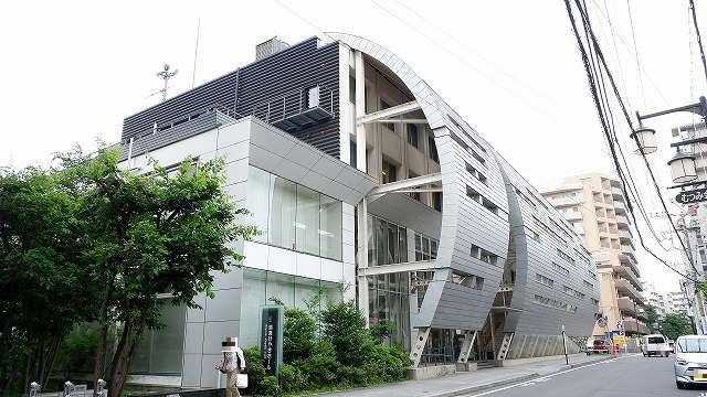 図書館　元町こども図書館（図書館）まで750m