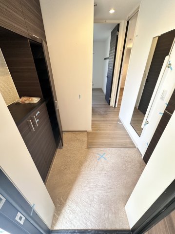 玄関　※同物件別部屋参考写真使用