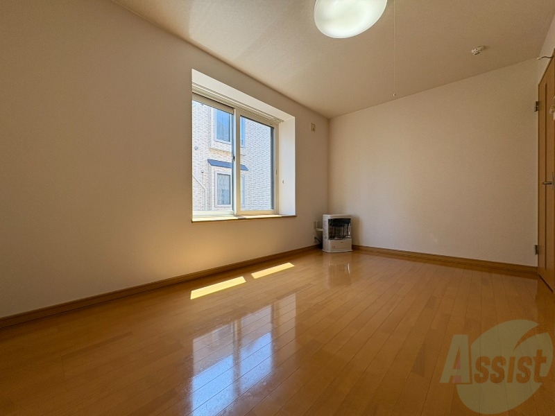 居室・リビング　広くてキレイなお部屋が広がっていて、充実した生活が送れそう。