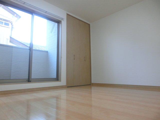居室・リビング　※同タイプの別の部屋の写真です。