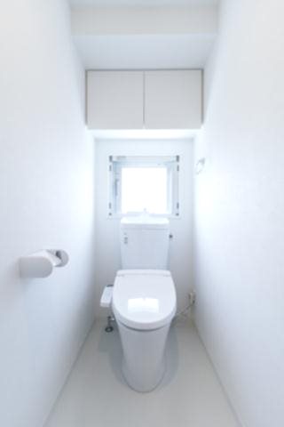 京王新線 初台駅 徒歩3分 13階建 築8年のトイレ写真