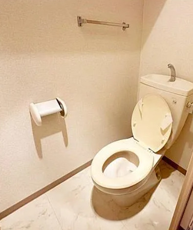 京王線 笹塚駅 徒歩4分 13階建 築24年のトイレ写真