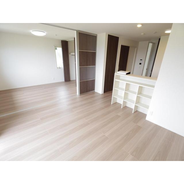 居室・リビング　※同建物別部屋の画像です。実際のお部屋と色味等異なる場合があ