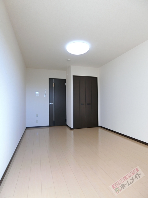 フジパレス浜寺ノースII番館の居間写真