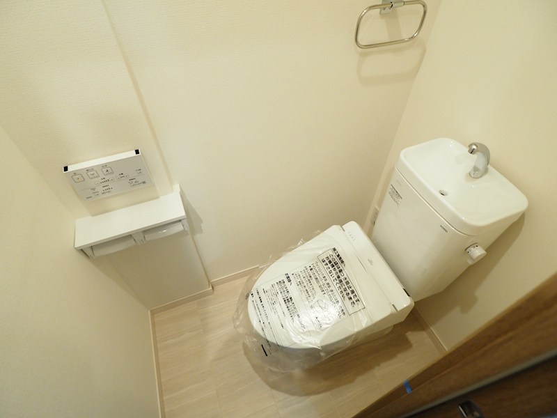 トイレ　温水洗浄便座付き