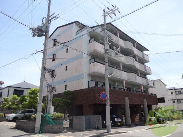 建物外観　道路に面していますが、交通量は少ないです