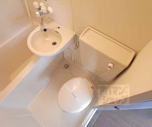 トイレ　ユニットバスですのでトイレ掃除が楽です。