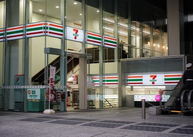 コンビニ　セブンイレブン 7FSガーデンビル店（コンビニ）まで120m