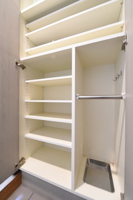 その他　靴入