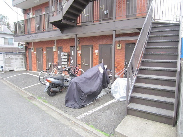 【世田谷区野毛のマンションの駐車場】