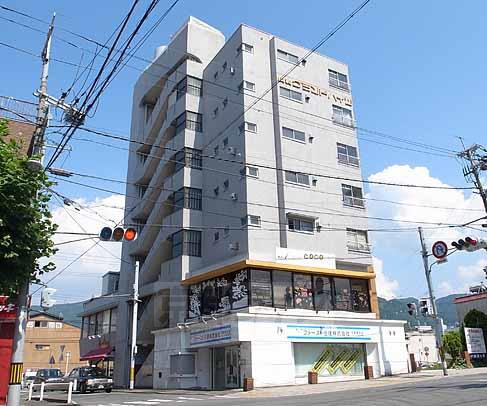京都市山科区音羽西林のマンションの建物外観