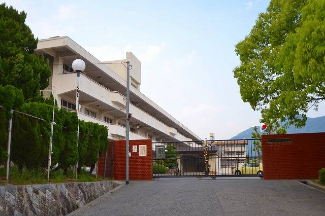 中学校　広島市立瀬野川中学校（中学校）まで374m