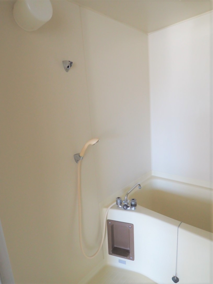 バス・シャワールーム　お掃除が楽ちんなコンパクトな浴室です。