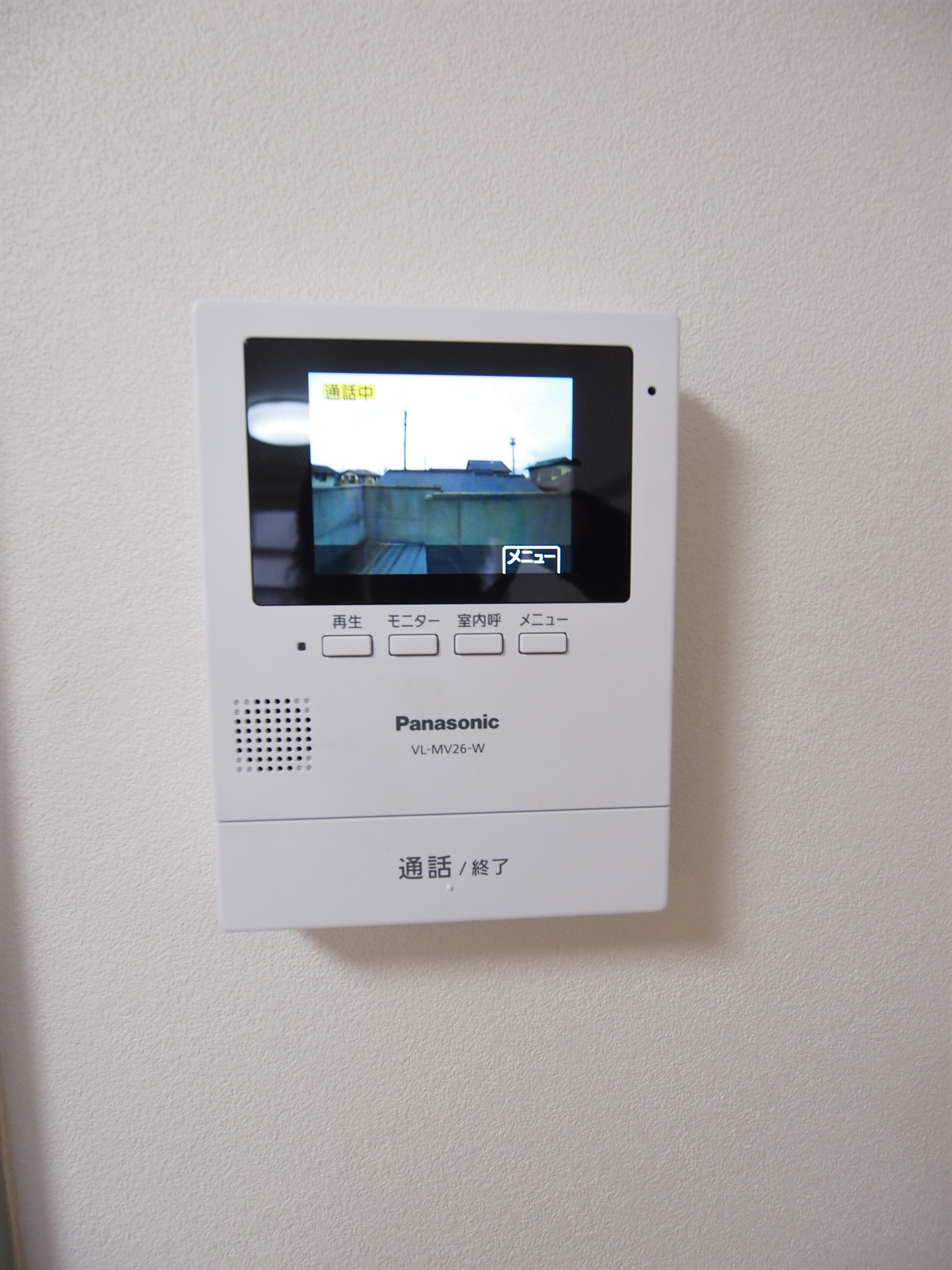 セキュリティ　TVドアホンがあると急な来客でもドアを開けずに対応できます