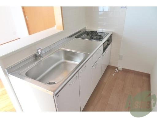 キッチン　システムキッチンで引っ越し時に直ぐに使えます。