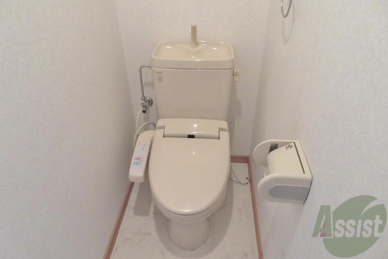 トイレ　トイレはシンプルですが清潔感も有って使い易そうです。