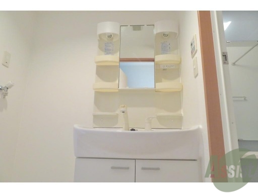 洗面設備　洗面台は独立していて朝の準備も楽チンですよ～。