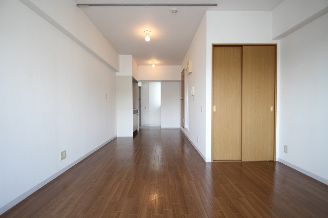 居室・リビング　同物件別号室の写真