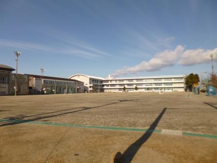 【伊勢市御薗町上條のアパートの小学校】